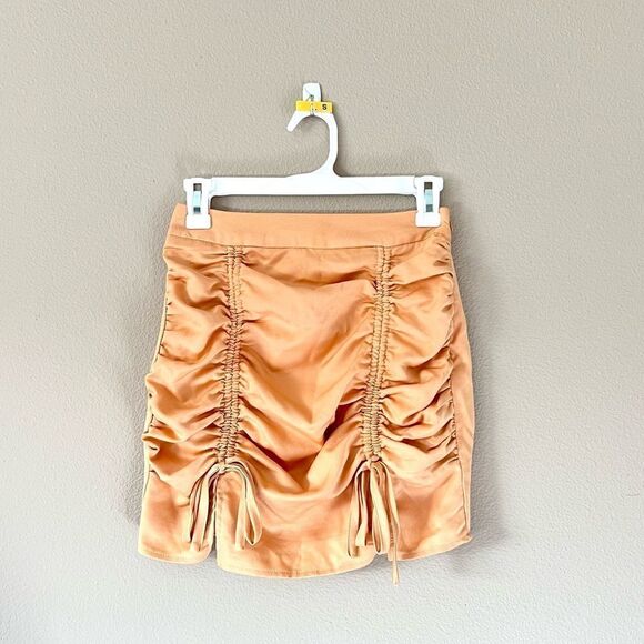 Superdown Xio Ruched Mini Skirt - Picture 1 of 9